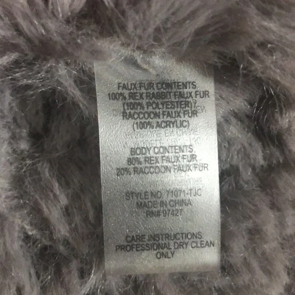 Women’s Dolce Cabo Faux Fur Vest - Picture 4 of 4